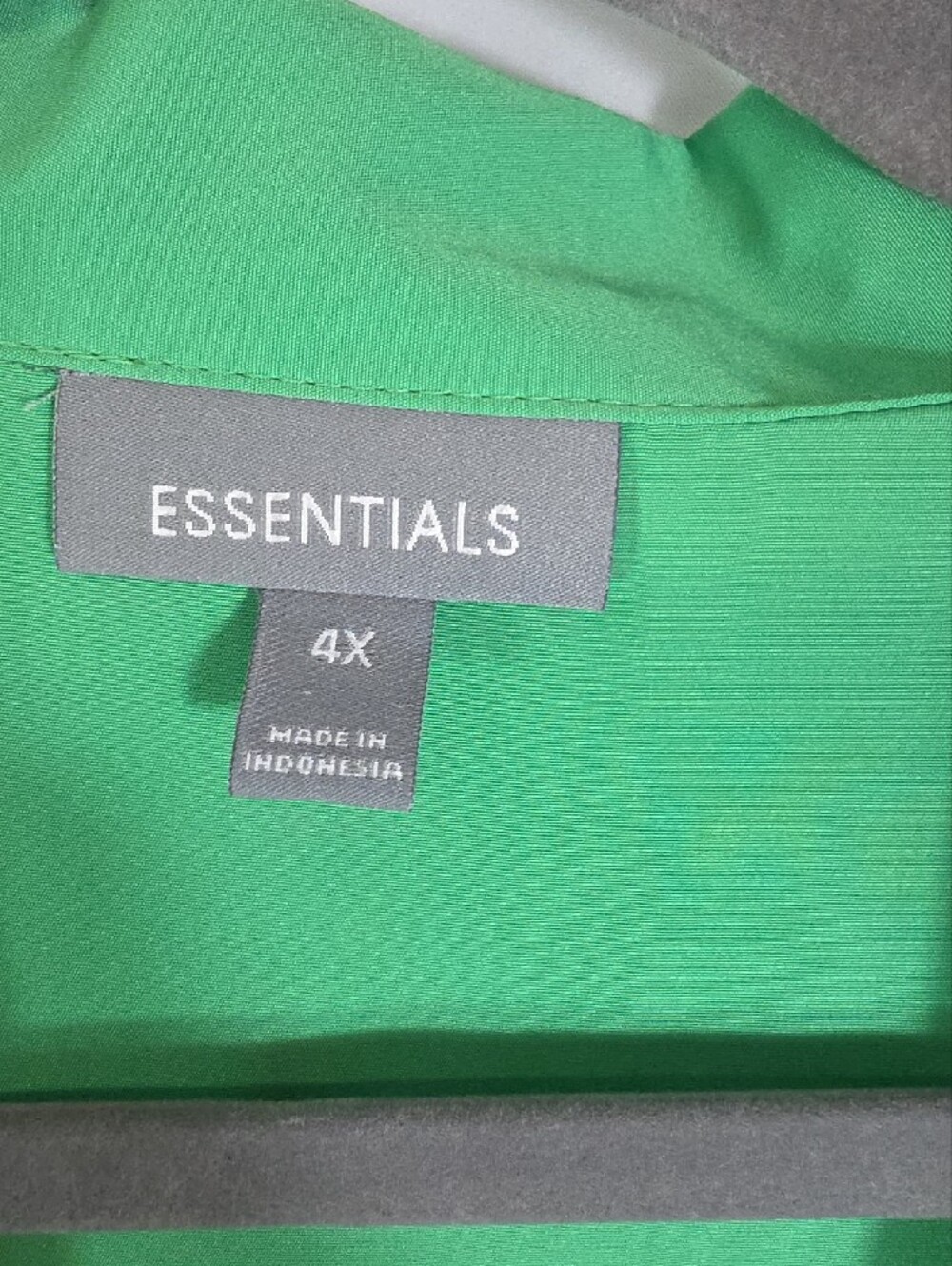 Essentials Green Button-Front Blouse - Picture 2 of 9
